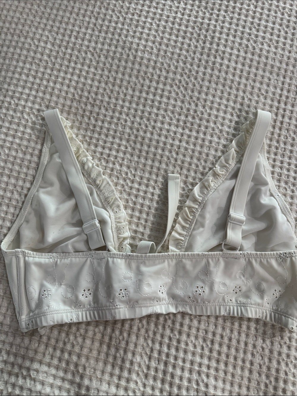 ASOS White Eyelet Ruffle Bikini Set - Picture 4 of 6